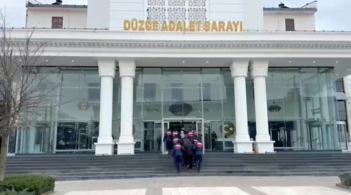 Düzce merkezli 4 ilde "yapay zeka" destekli dolandırıcılık operasyonunda 2 tutuklama
Düzce merkezli 4 ilde "yapay zeka" destekli dolandırıcılık operasyonunda 2 tutuklama