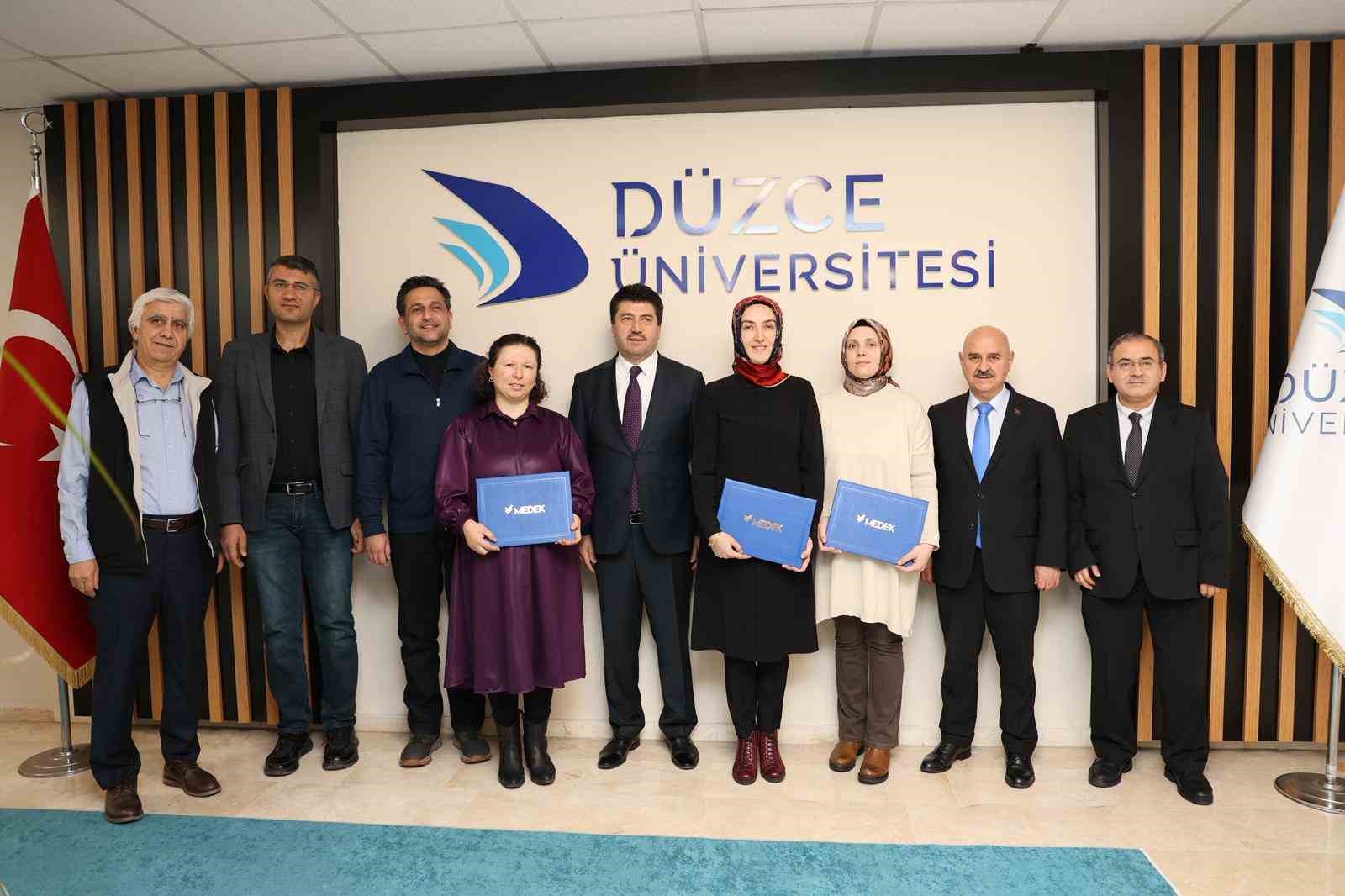 Düzce Meslek Yüksekokulu 3 programı akredite edildi
Düzce Meslek Yüksekokulu 3 programı akredite edildi