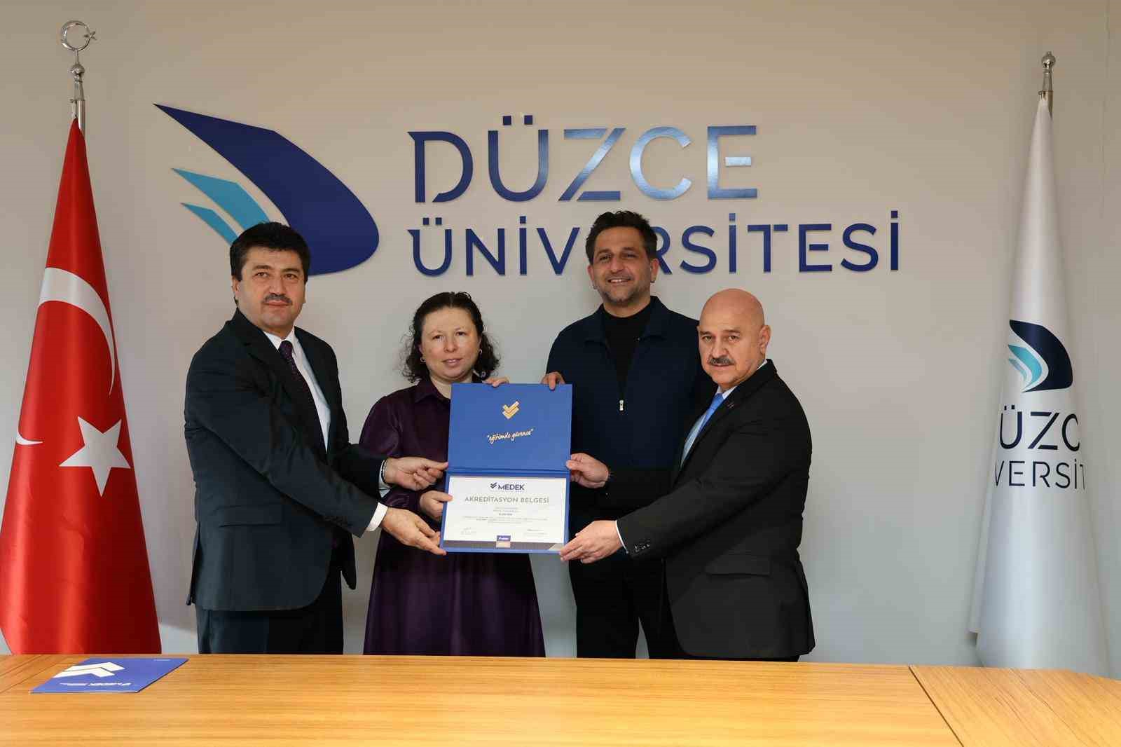 Düzce Meslek Yüksekokulu 3 programı akredite edildi
Düzce Meslek Yüksekokulu 3 programı akredite edildi