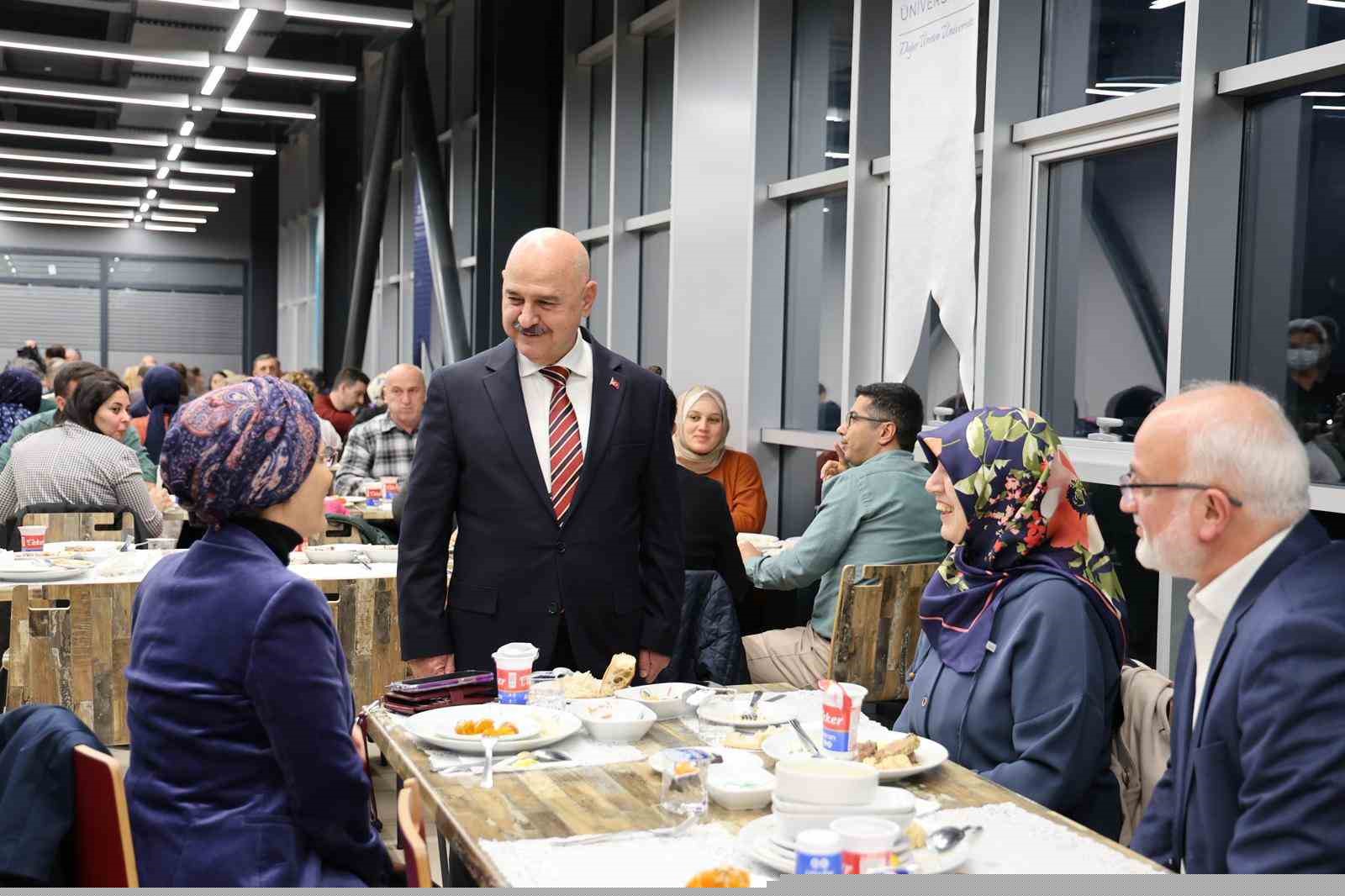 Düzce üniversitesi iftar sofrasında buluştu
