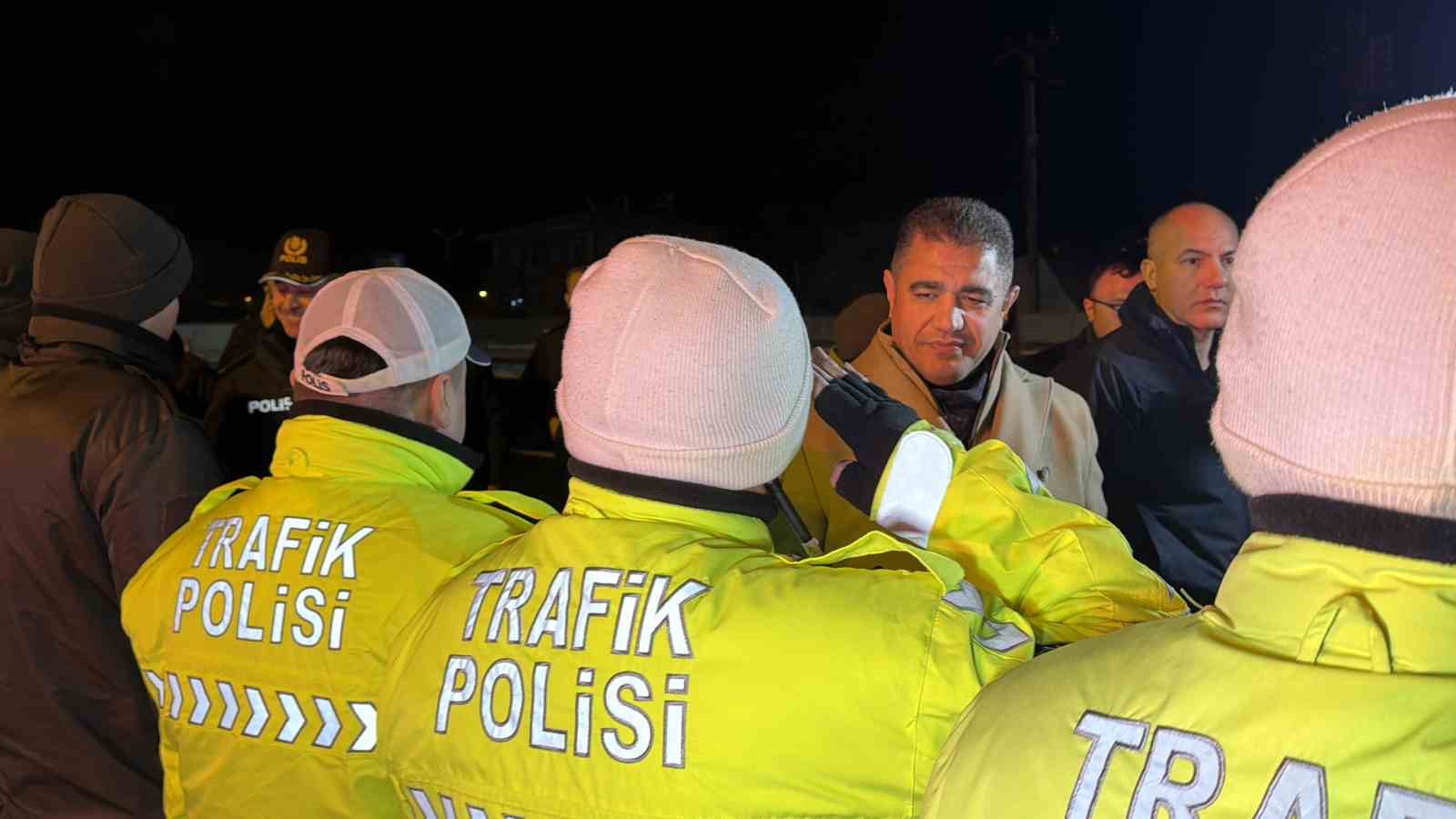 Düzce Valisi Aslan: "Tüm ekiplerimiz ile sahadayız"
