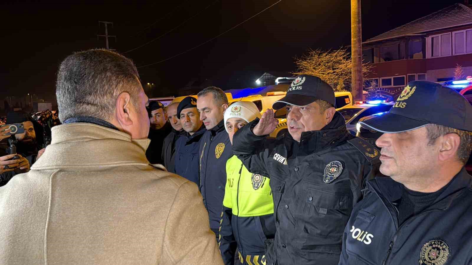 Düzce Valisi Aslan: "Tüm ekiplerimiz ile sahadayız"
