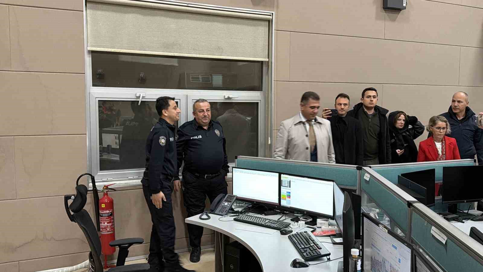 Düzce Valisi Aslan: "Tüm ekiplerimiz ile sahadayız"
