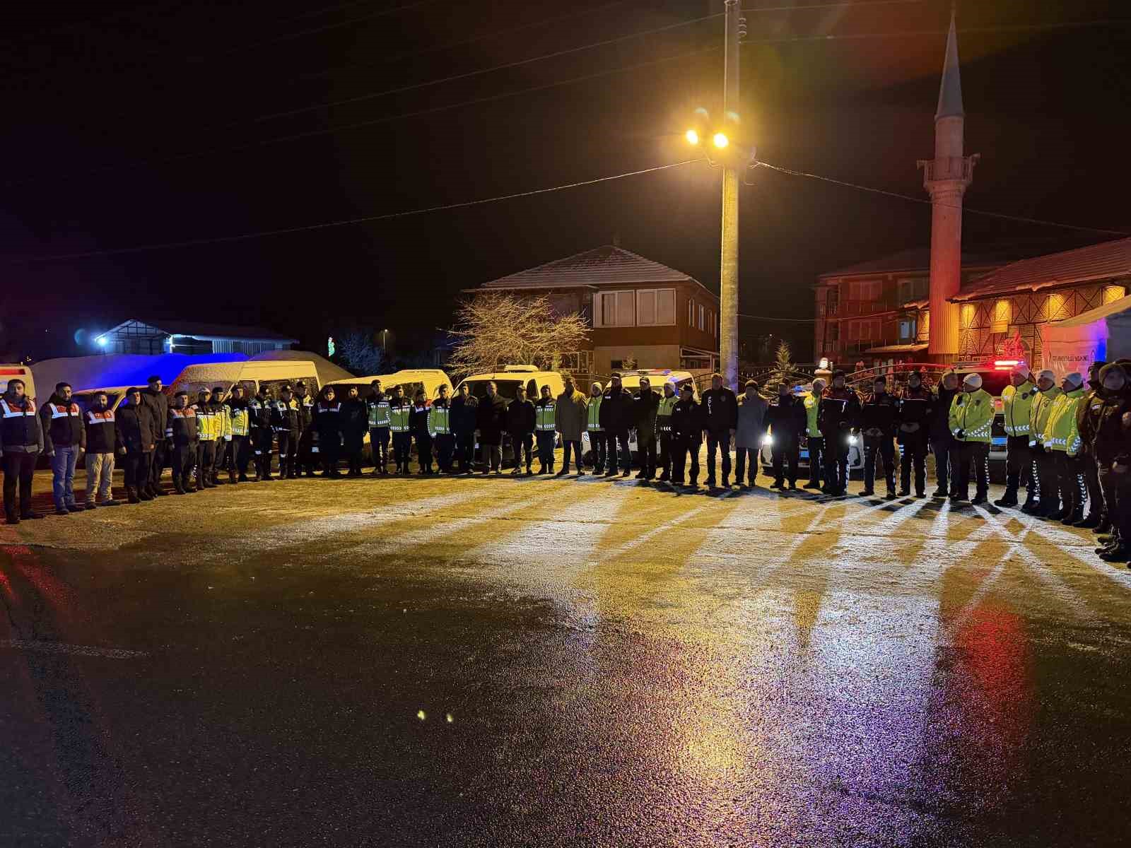 Düzce Valisi Aslan: "Tüm ekiplerimiz ile sahadayız"
