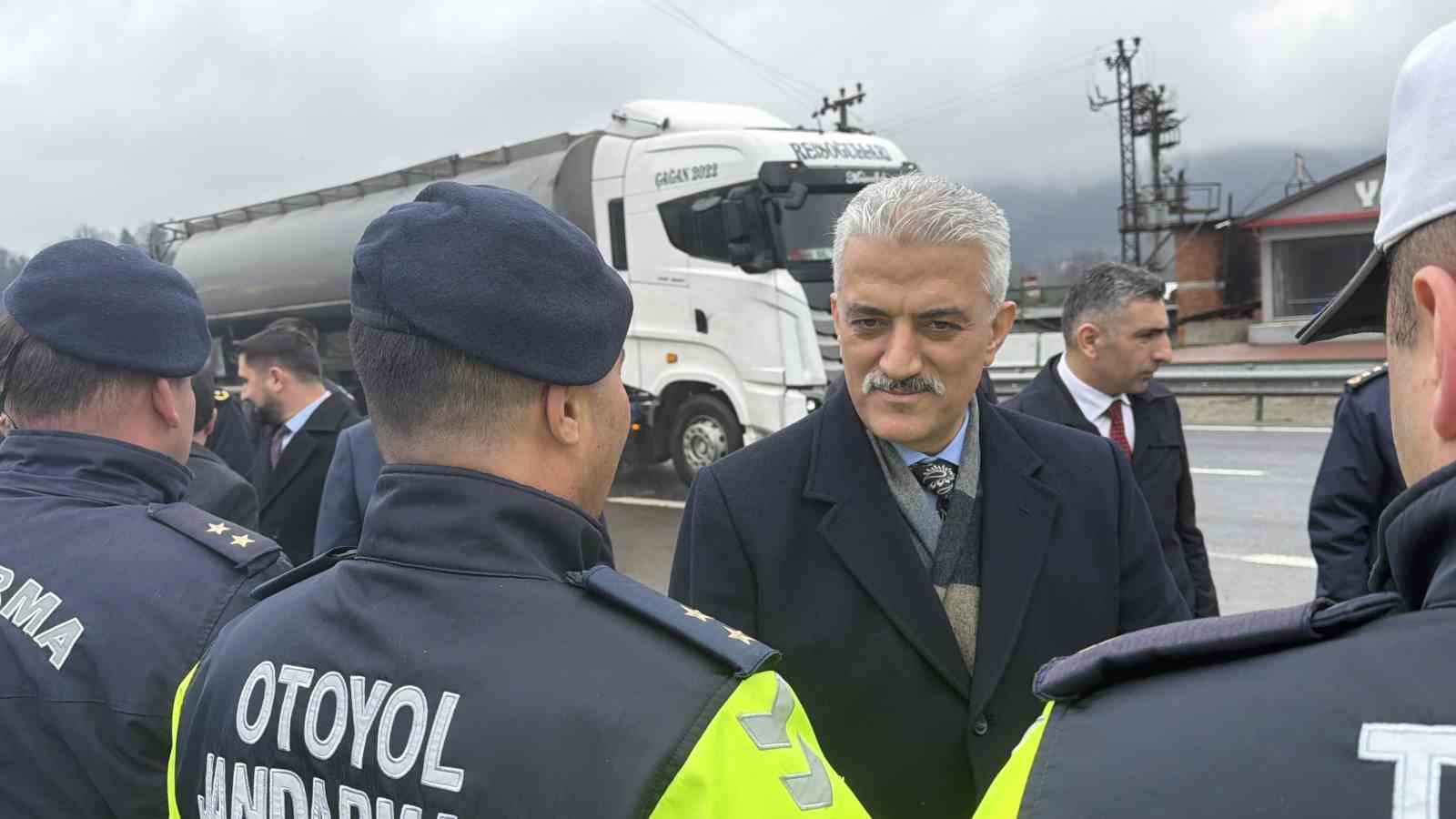 Düzce Valisinden sürücülere: "Vatandaşına tuzak kuran bir bakış açımız yok"
