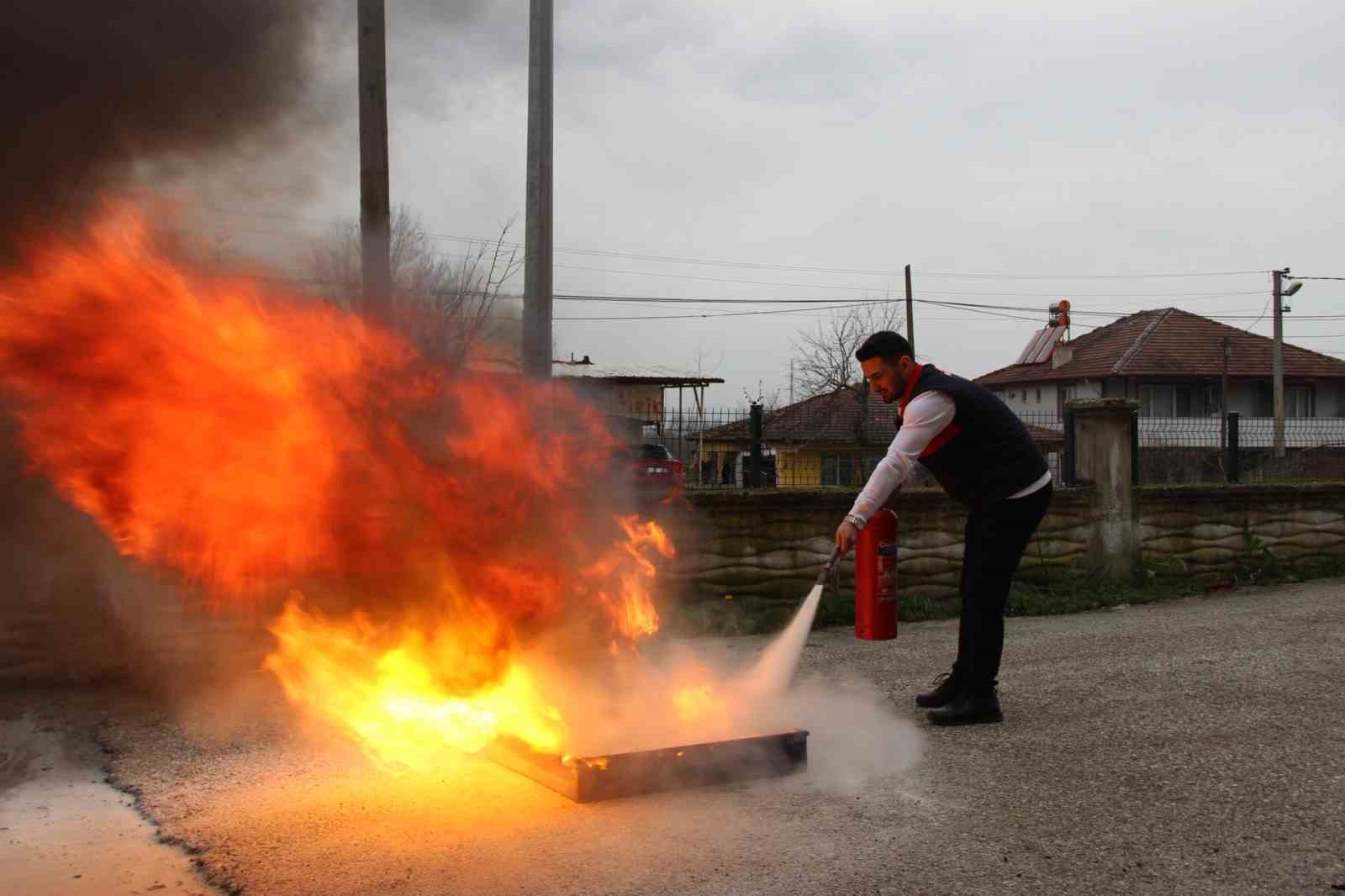 Düzce’de 112 personeline afet ve acil durum eğitimi

