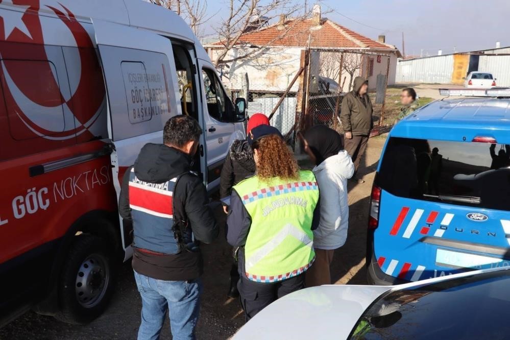 Düzce’de 5 düzensiz göçmen yakalandı
