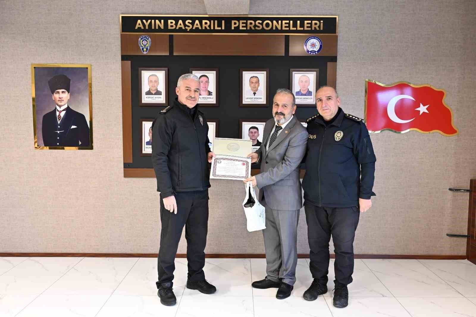 Düzce’de başarılı polisler ödüllendirildi
