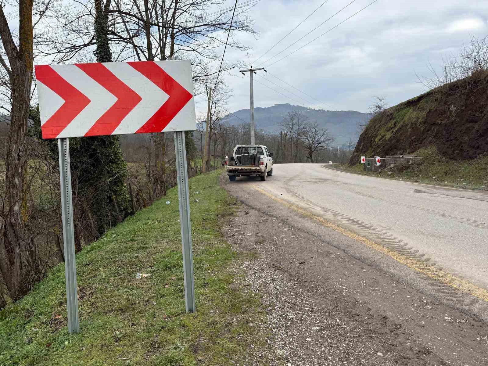 Düzce’de grup yollarında tabela çalışmaları sürüyor
