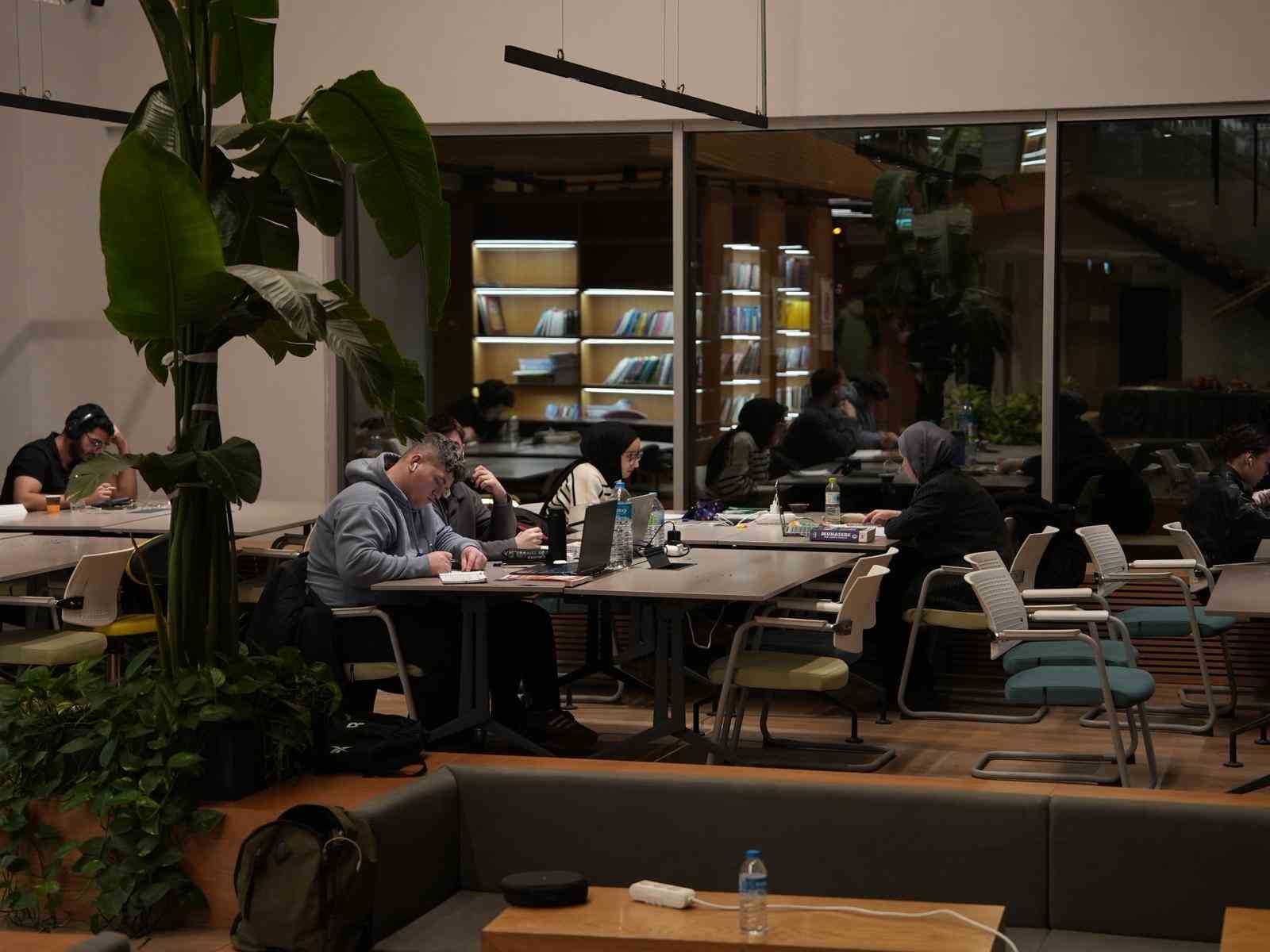 Düzce’de ilk sahurda gençler yalnız bırakılmadı
