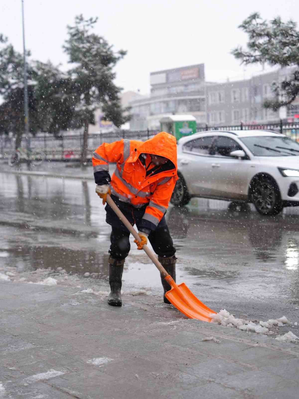 Düzce’de kar timleri sahada görev başında
