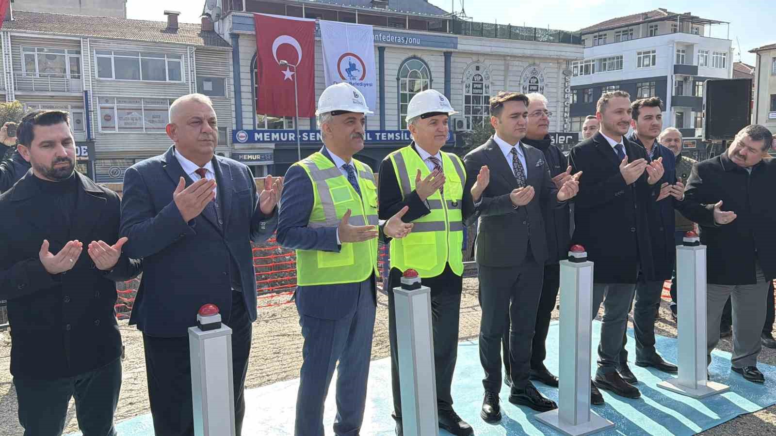 Düzce’de kent meydanının temeli atıldı
