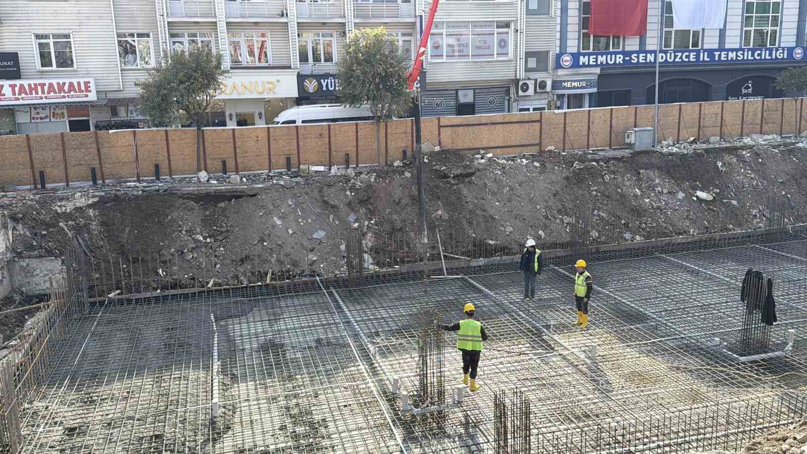 Düzce’de kent meydanının temeli atıldı
