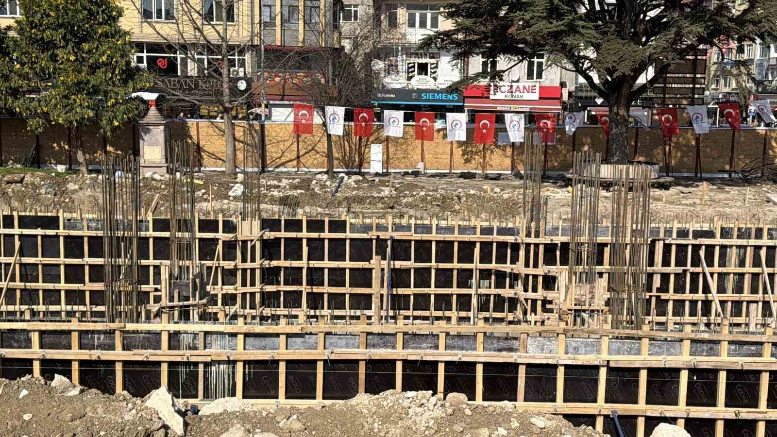 Düzce’de kent meydanının temeli atıldı
