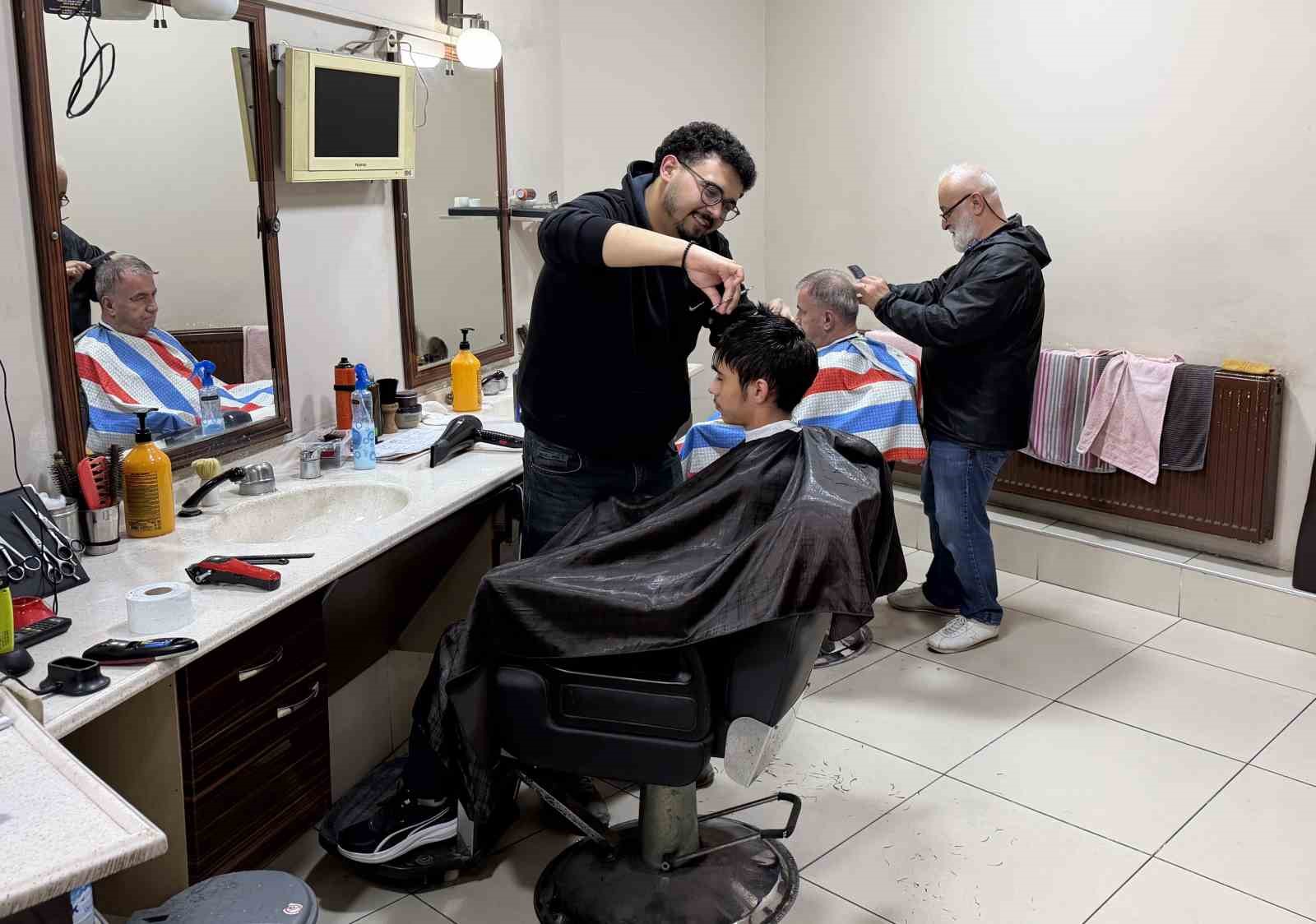 Düzce’de kuaförlerde bayram yoğunluğu başladı
