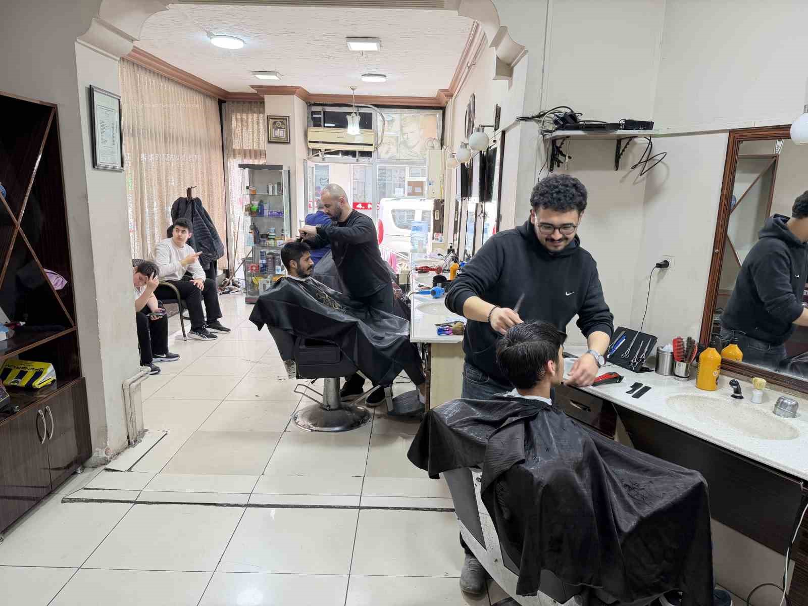 Düzce’de kuaförlerde bayram yoğunluğu başladı
