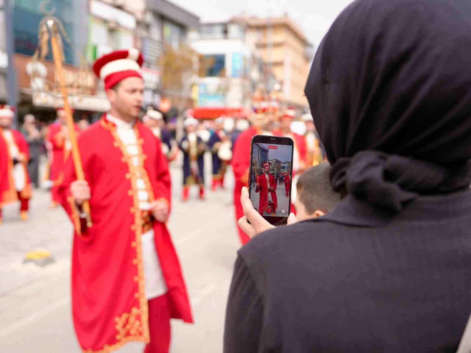 Düzce’de mehter takımının gösterisine vatandaşlardan büyük ilgi
