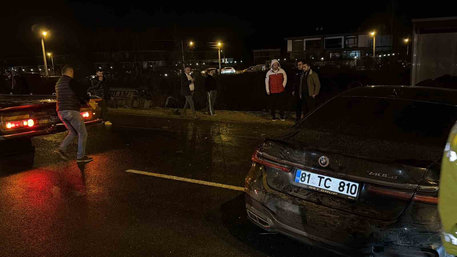 Düzce’de otomobil halk otobüsü ile çarpıştı: 5 yaralı
