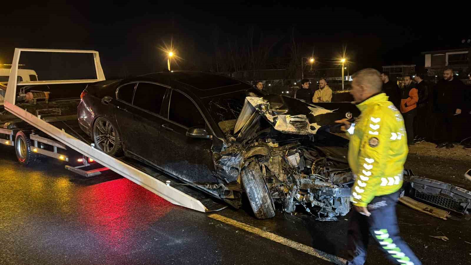 Düzce’de otomobil halk otobüsü ile çarpıştı: 5 yaralı
