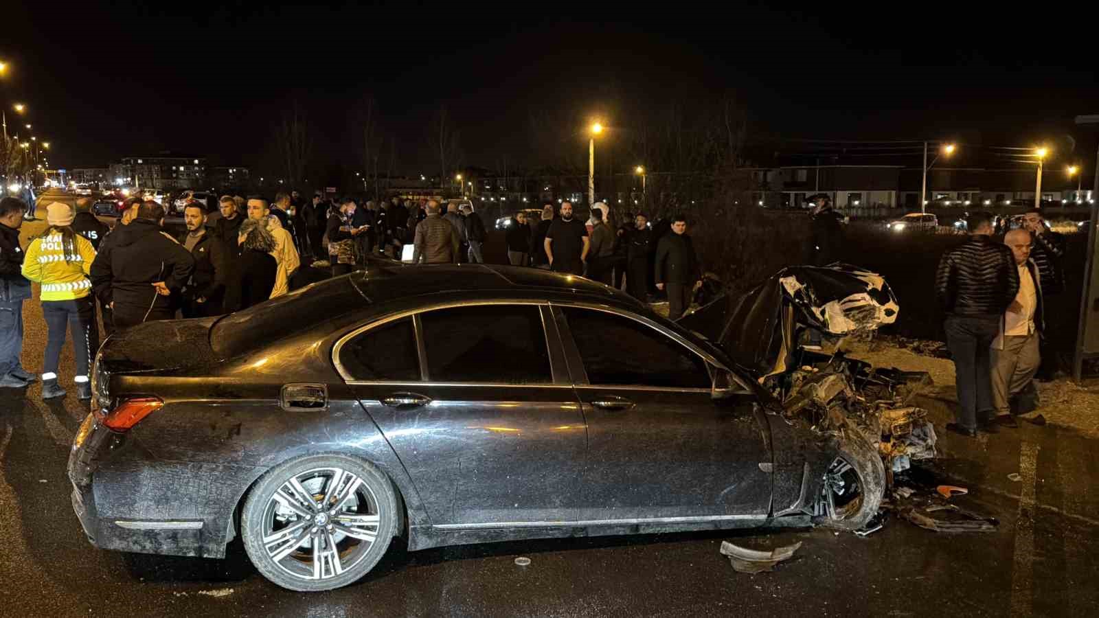 Düzce’de otomobil halk otobüsü ile çarpıştı: 5 yaralı
