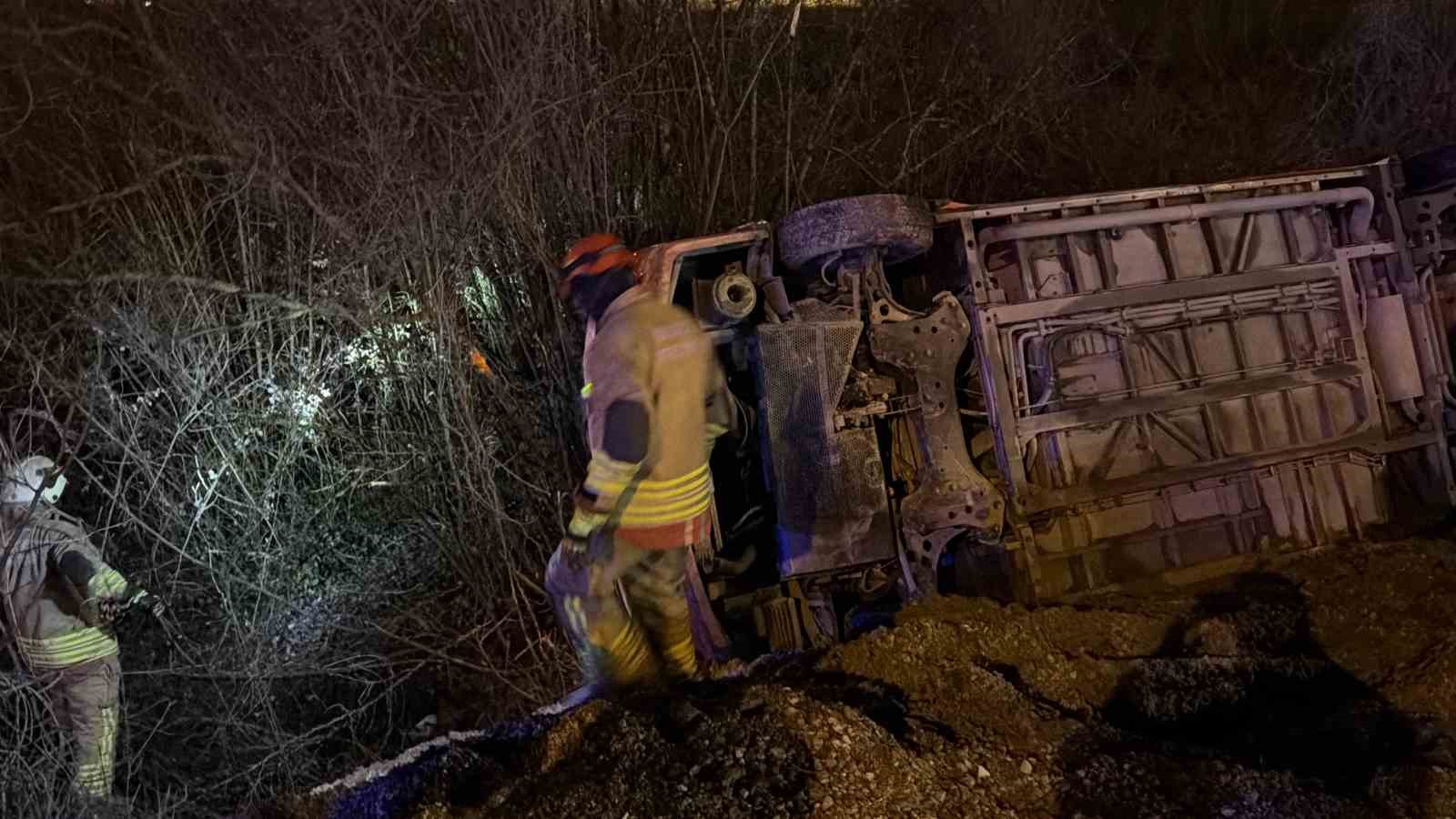 Düzce’de otomobil halk otobüsü ile çarpıştı: 5 yaralı
