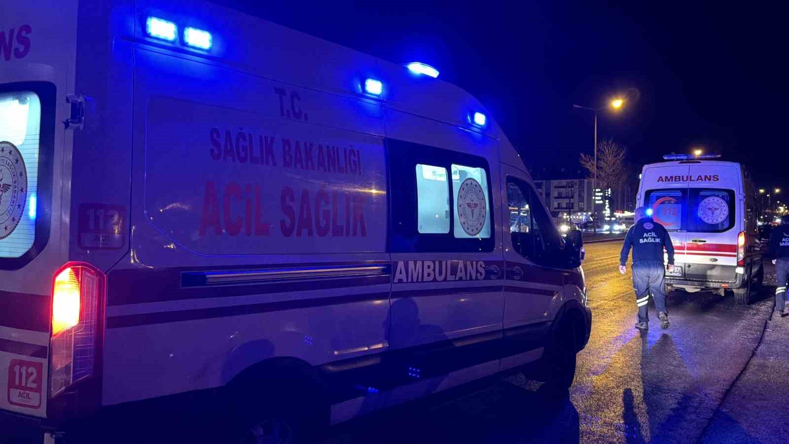 Düzce’de otomobil halk otobüsü ile çarpıştı: 5 yaralı
