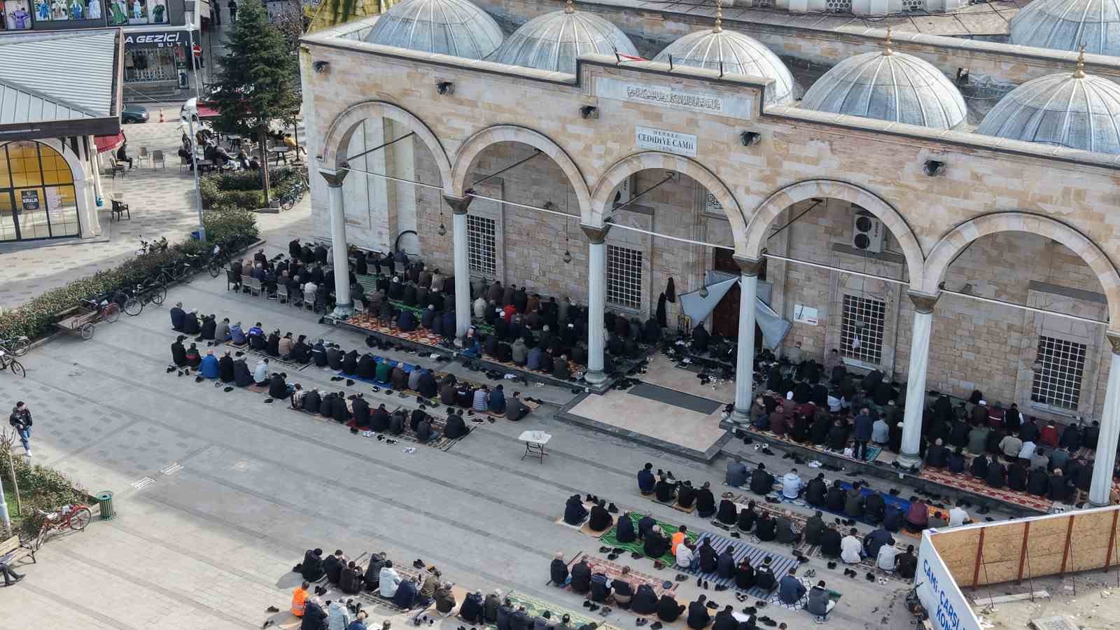 Düzce’de Ramazan bereketi camilere sığmadı
