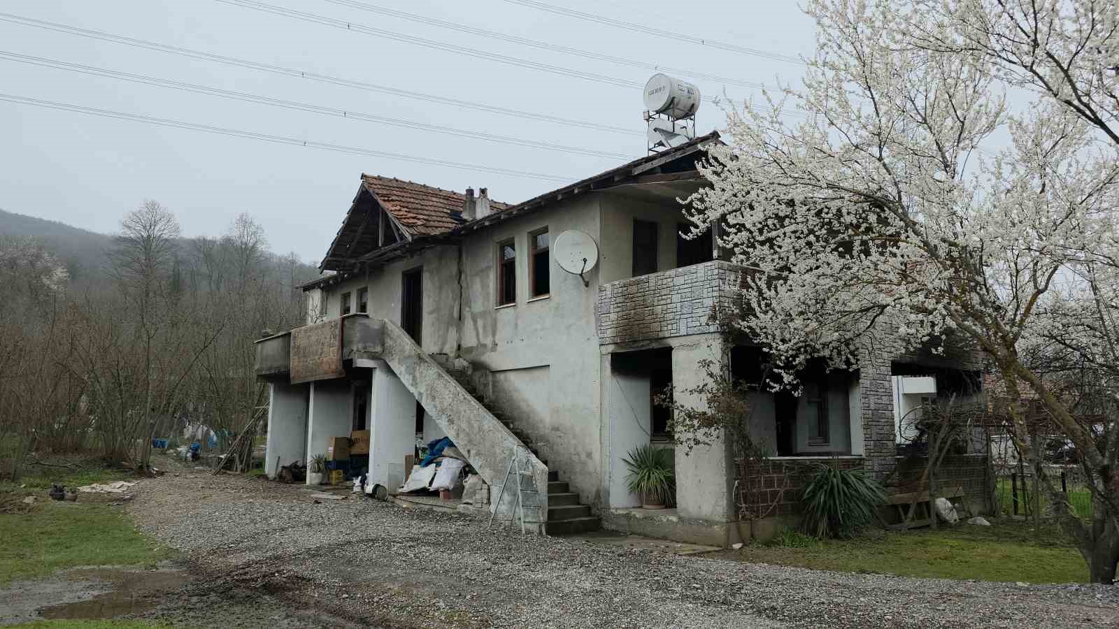Düzce’de sahur vakti çıkan ev yangınında yaşlı kadın hayatını kaybetti
