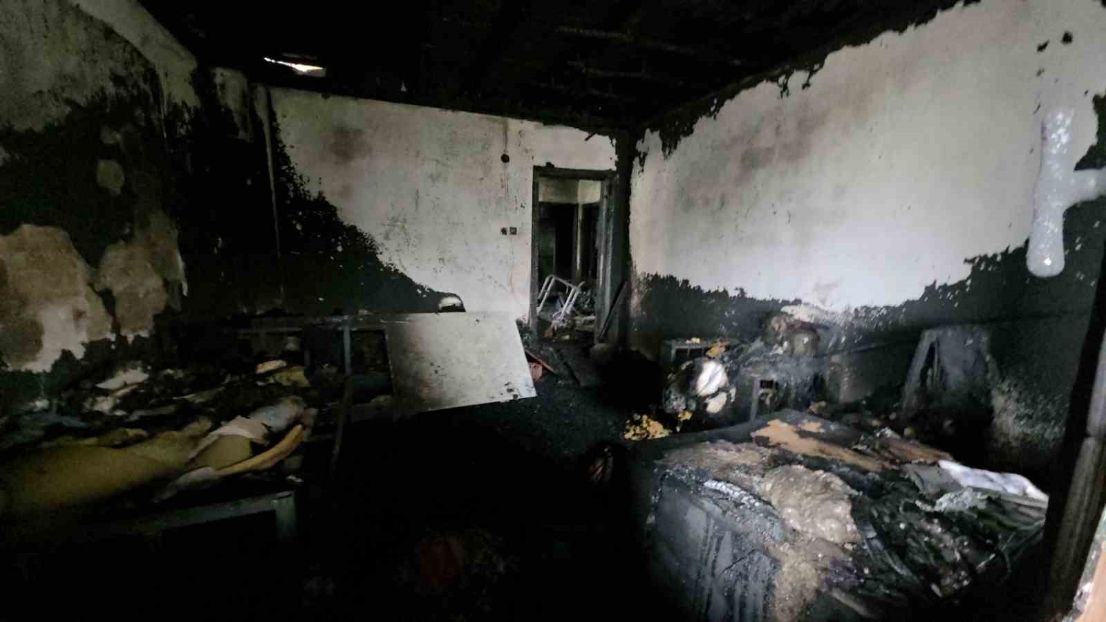 Düzce’de sahur vakti çıkan ev yangınında yaşlı kadın hayatını kaybetti
