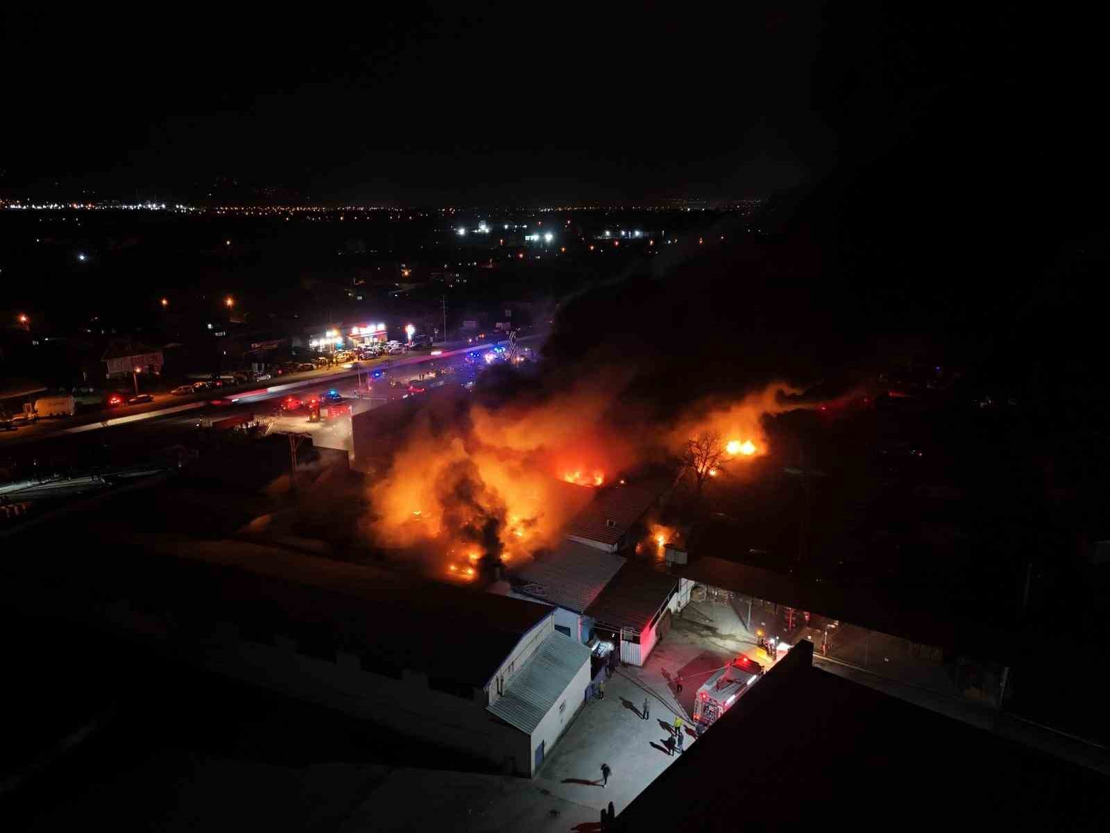 Düzce’de strafor fabrikasında hasarın boyutu ortaya çıktı
