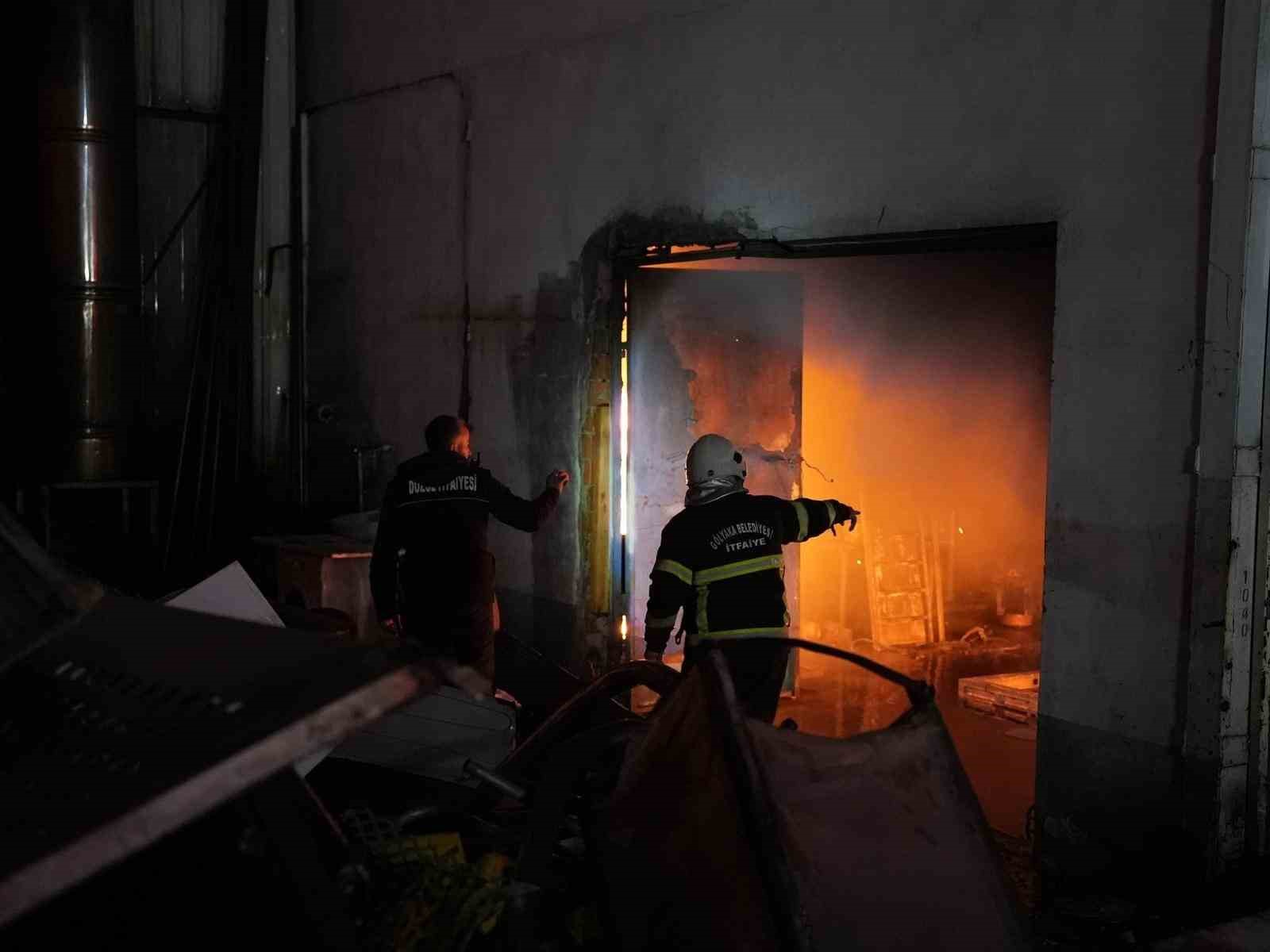 Düzce’de strafor fabrikasında hasarın boyutu ortaya çıktı
