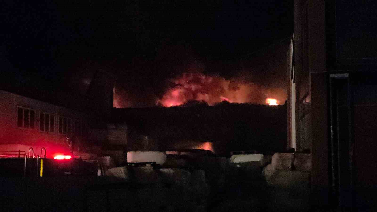 Düzce’de strafor fabrikasında yangın
