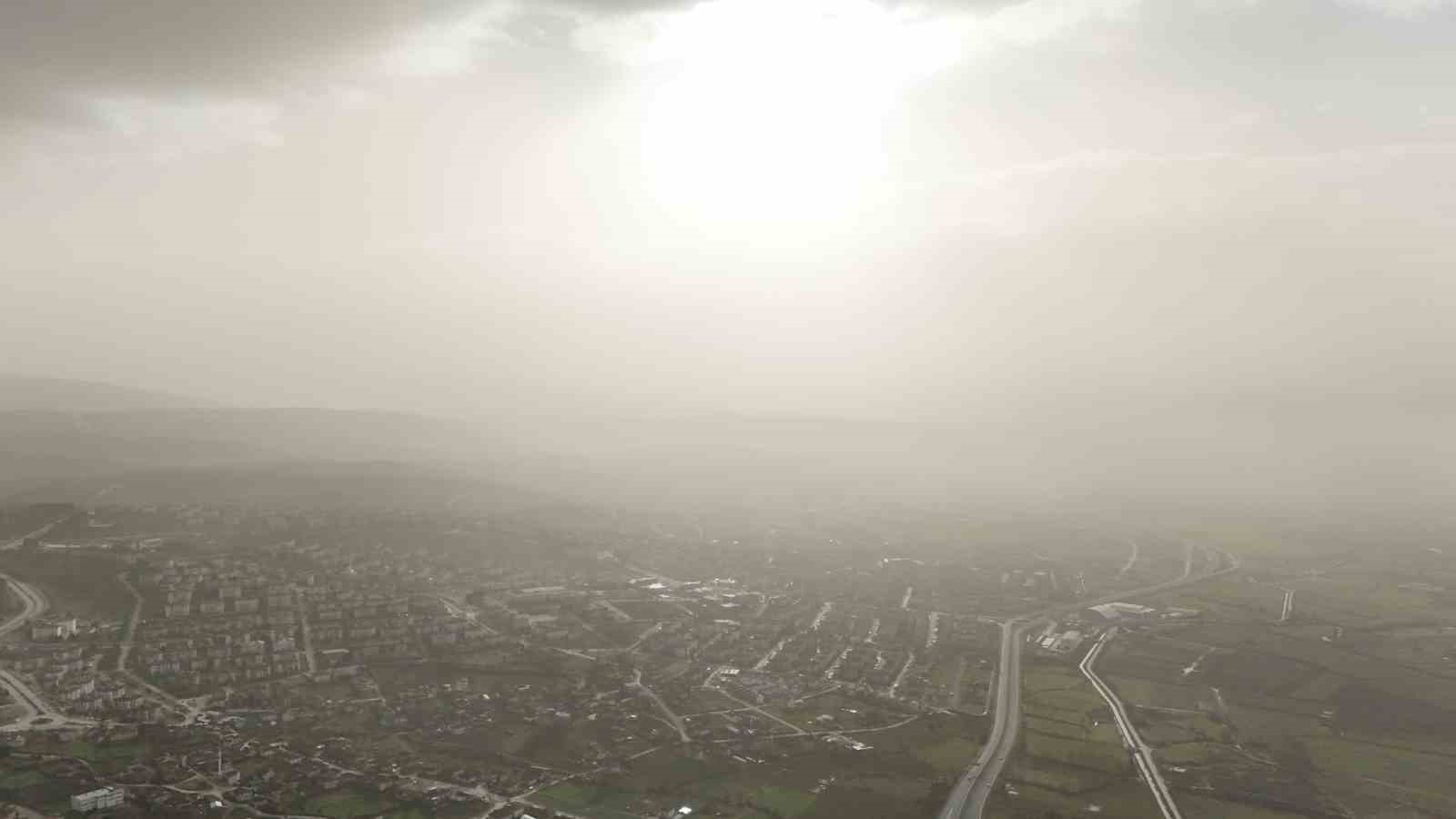 Düzce’de toz taşınımı etkili oluyor
