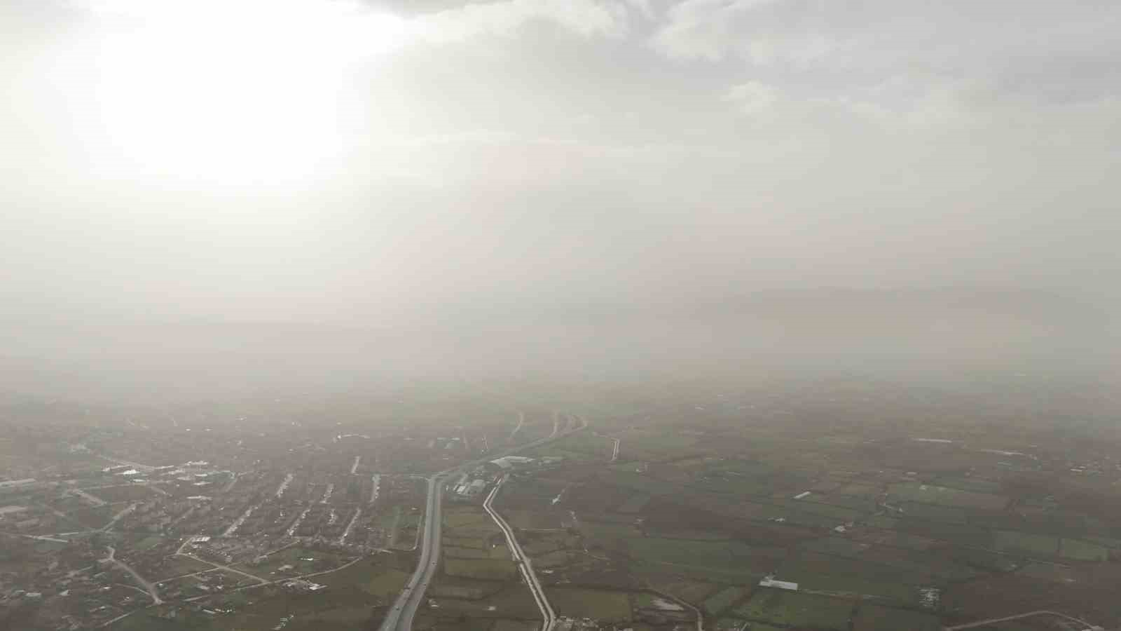 Düzce’de toz taşınımı etkili oluyor
