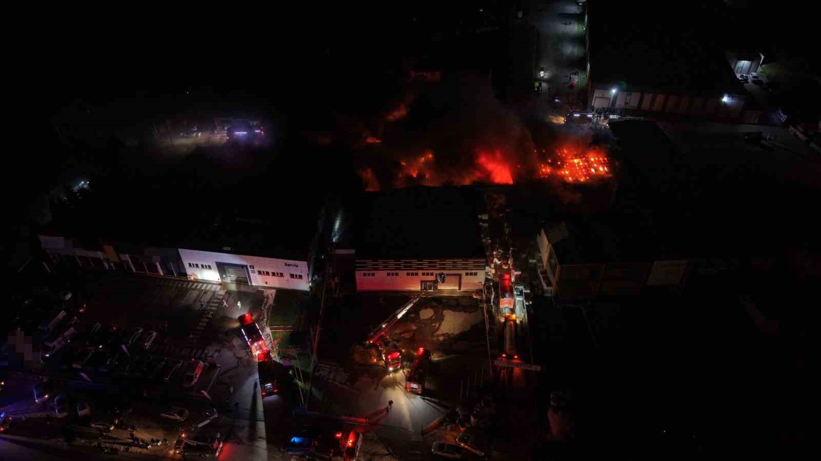 Düzce’deki fabrika yangını havadan görüntülendi
