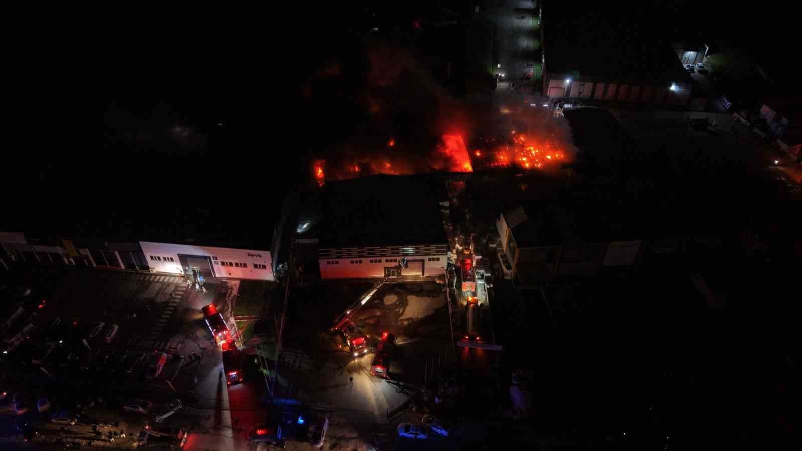 Düzce’deki fabrika yangını havadan görüntülendi
