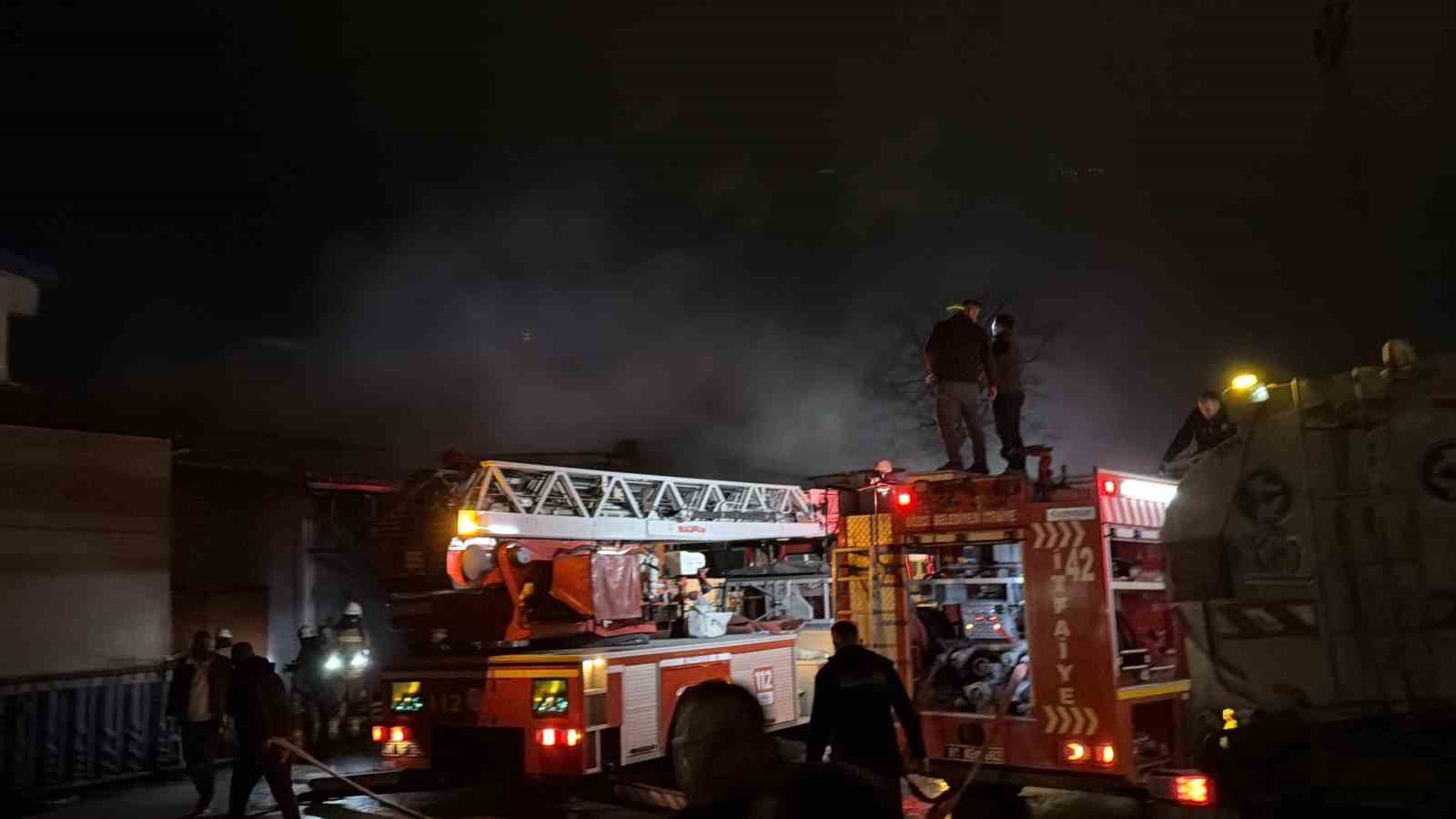 Düzce’deki fabrika yangını söndürüldü
Düzce’deki fabrika yangını söndürüldü