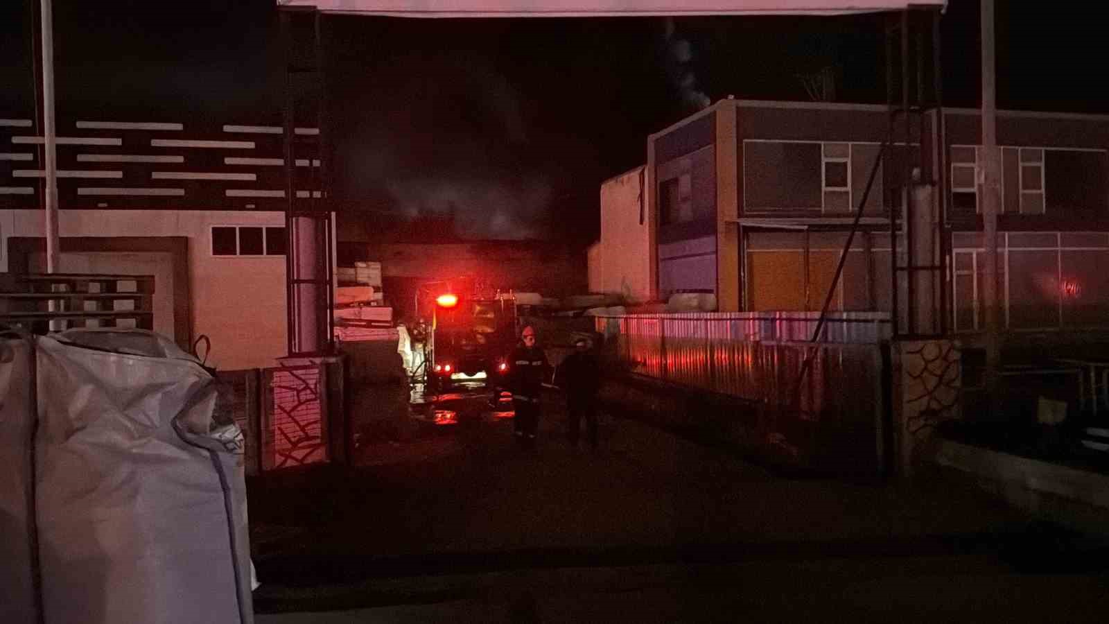 Düzce’deki fabrika yangını söndürüldü
Düzce’deki fabrika yangını söndürüldü