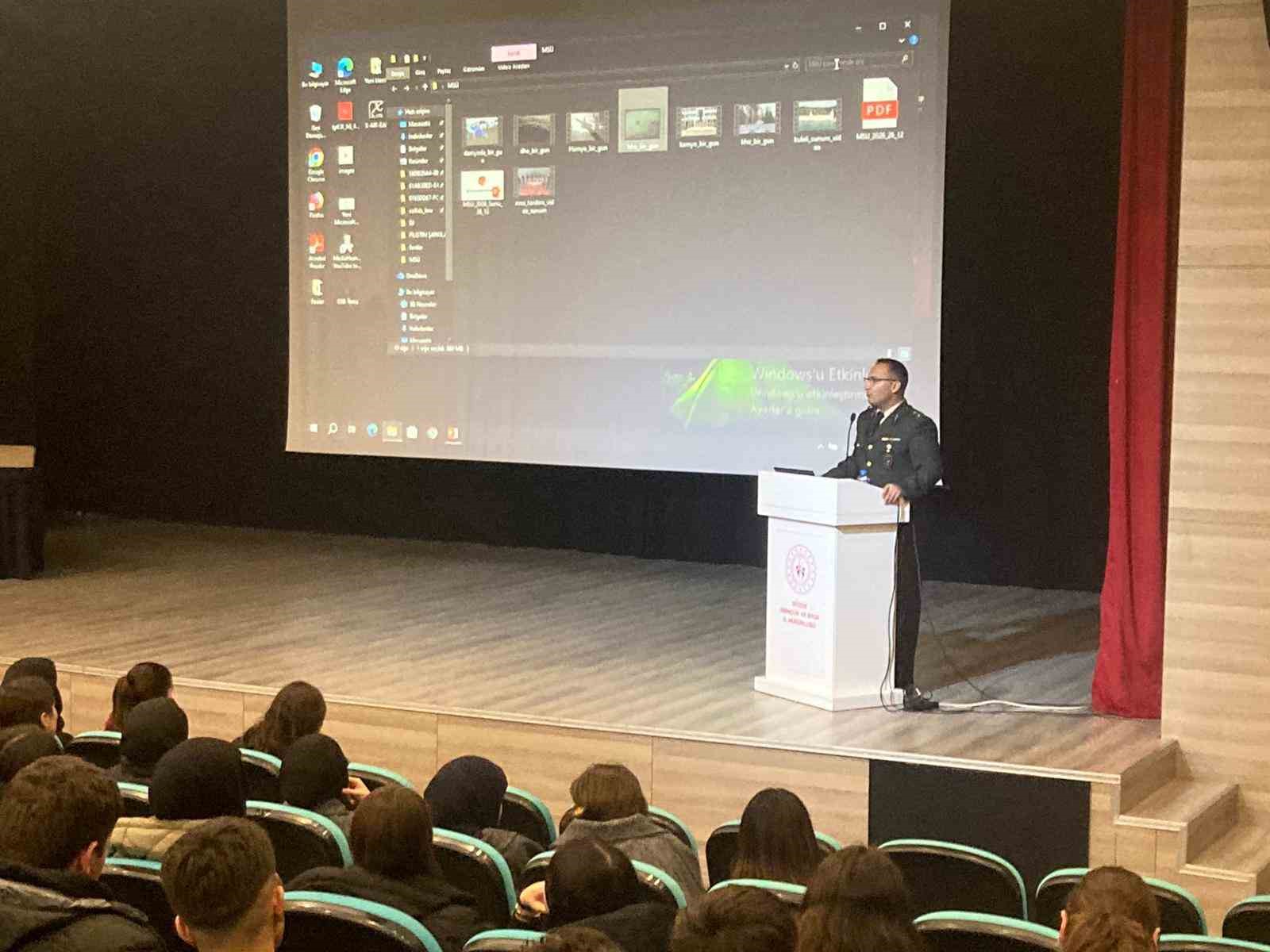 Düzceli öğrencilere askerlik mesleği ve MSÜ anlatıldı
