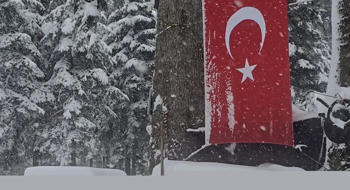 Düzce’nin yüksek kesimleri beyaza büründü: Kar kalınlığı 40 santimetreye ulaştı

