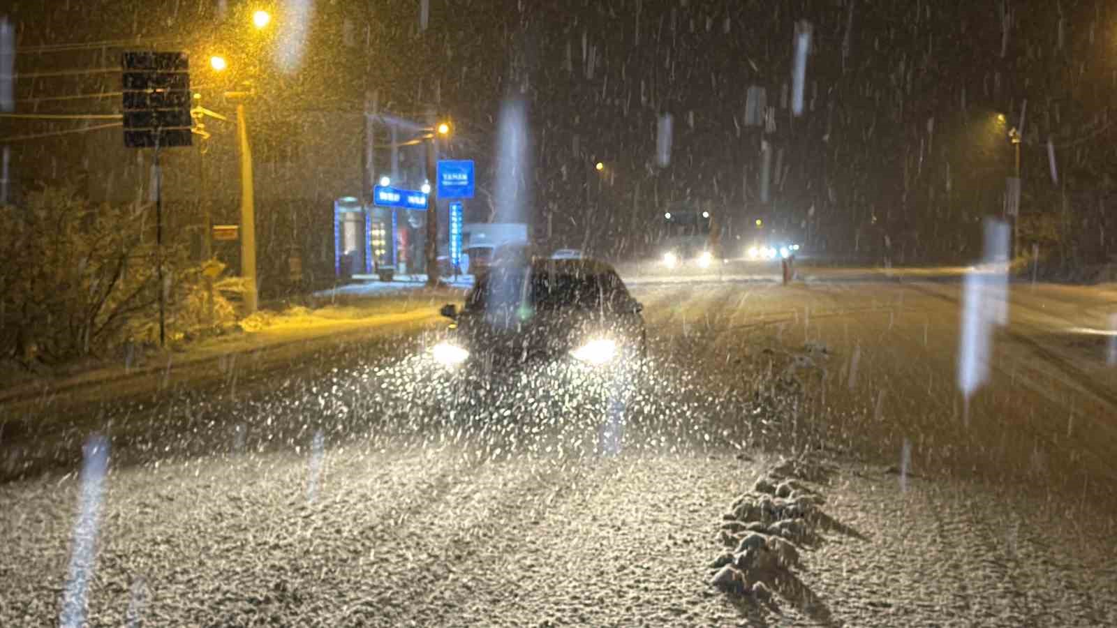 Düzce’nin yüksek kesimlerinde kar kalınlığı 10 santimetreye ulaştı
