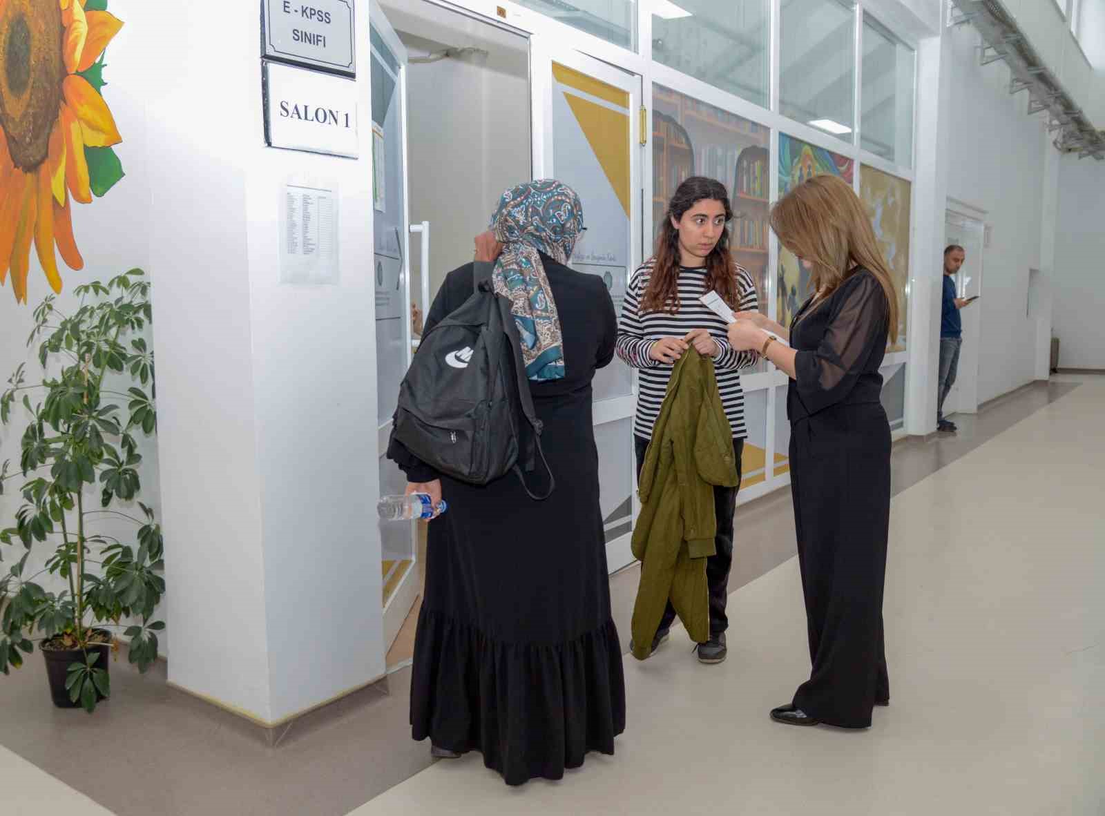 E-KPSS adaylarına hem prova hem moral desteği
