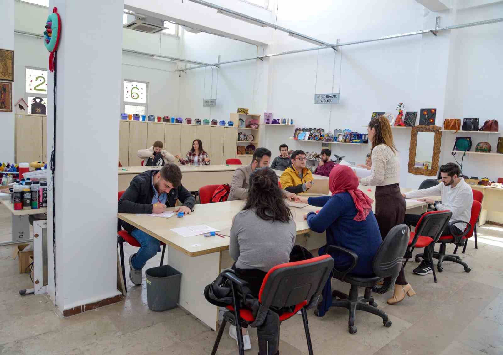 E-KPSS adaylarına hem prova hem moral desteği
