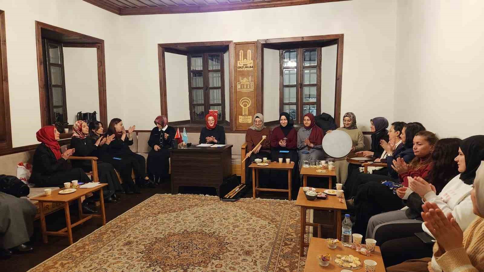 EBB Dil Ve Edebiyat Konağında şiirler, ilahiler ve türküler kadınlar için okundu
