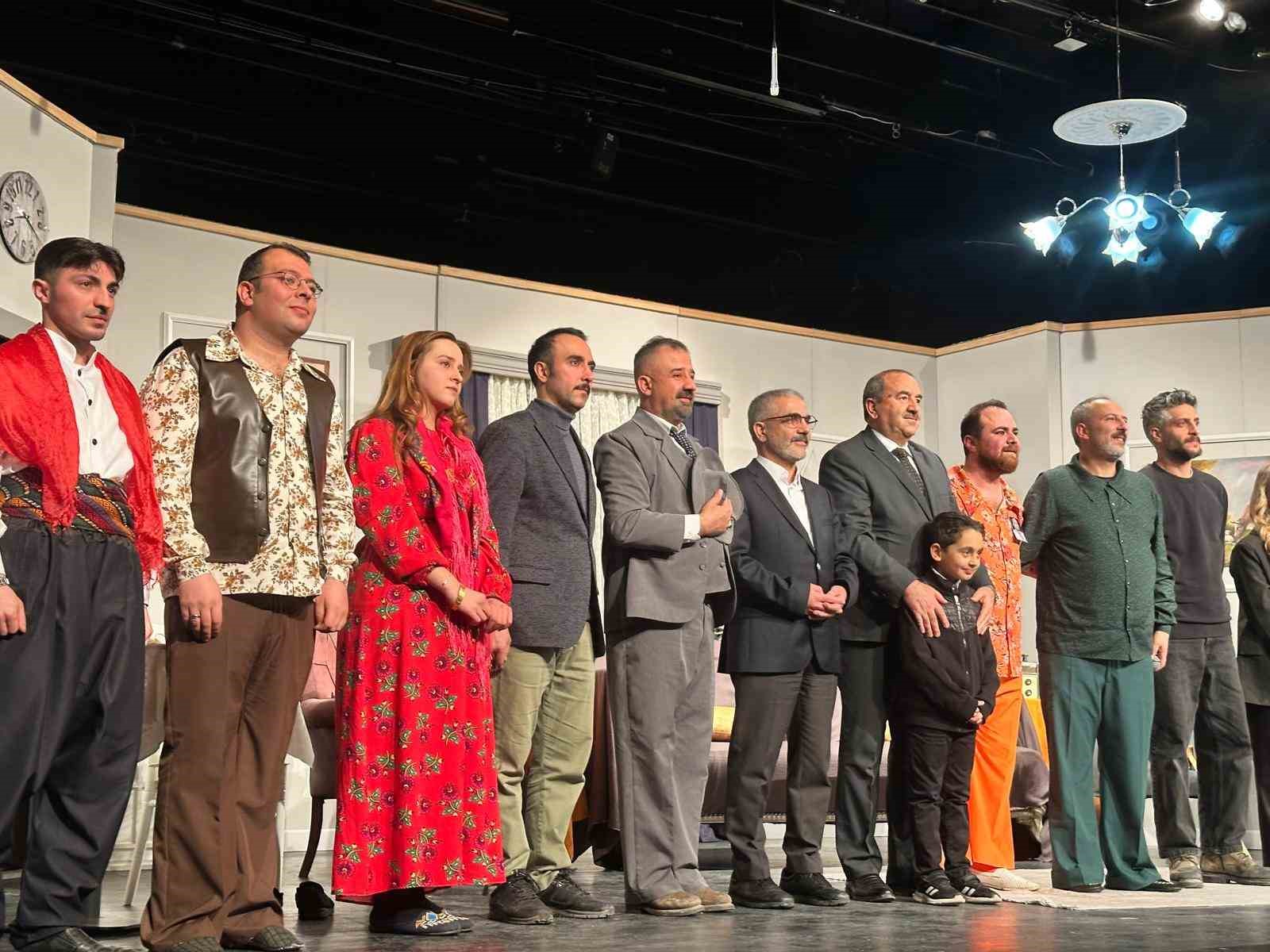 EBB Şehir Tiyatrosu’nun yeni oyunu "Organiyasyon" büyük beğeni topladı
