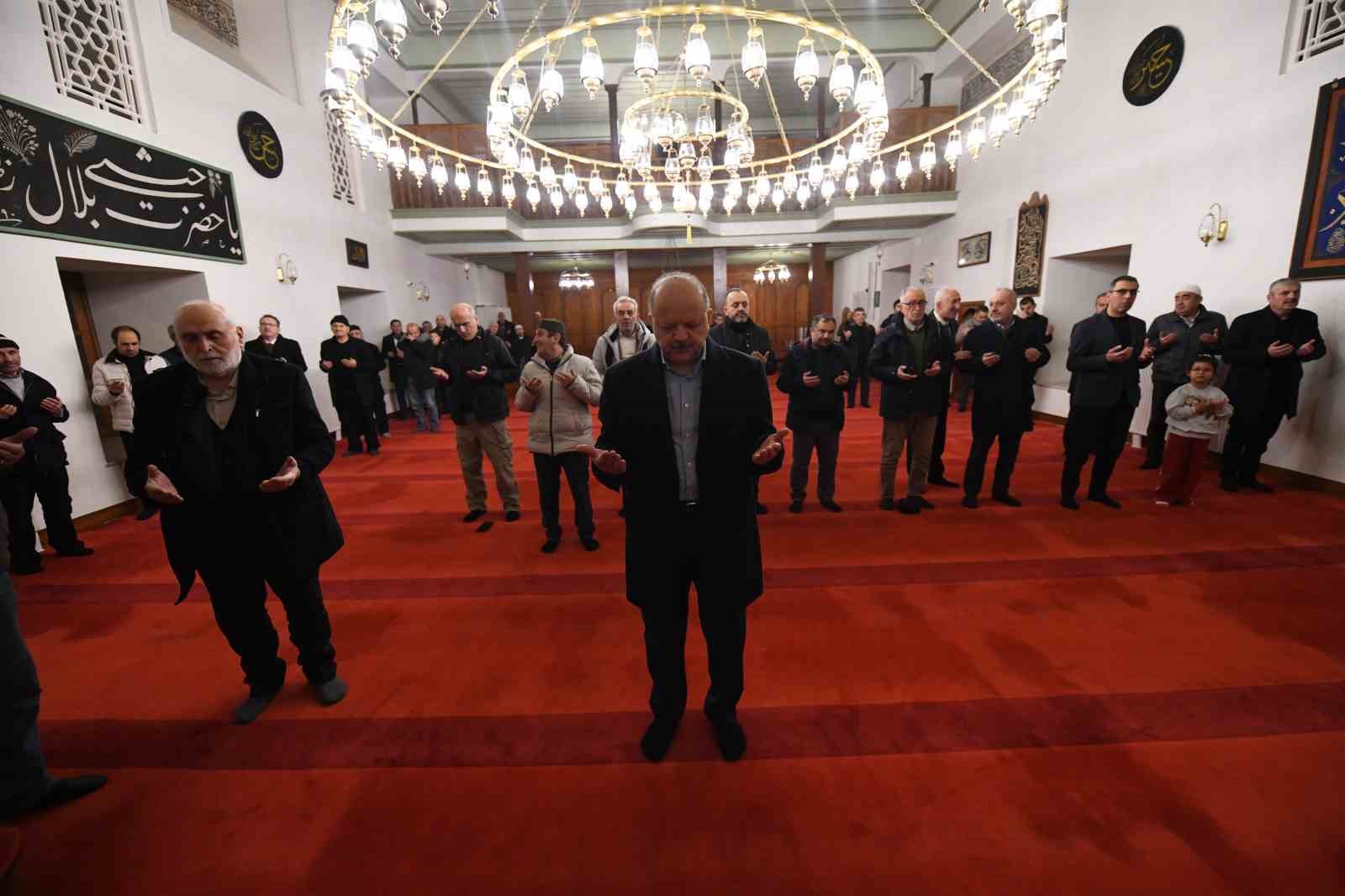 Ebediyete irtihal eden gazeteciler ve şehitler için mevlid-i şerif programı düzenlendi
