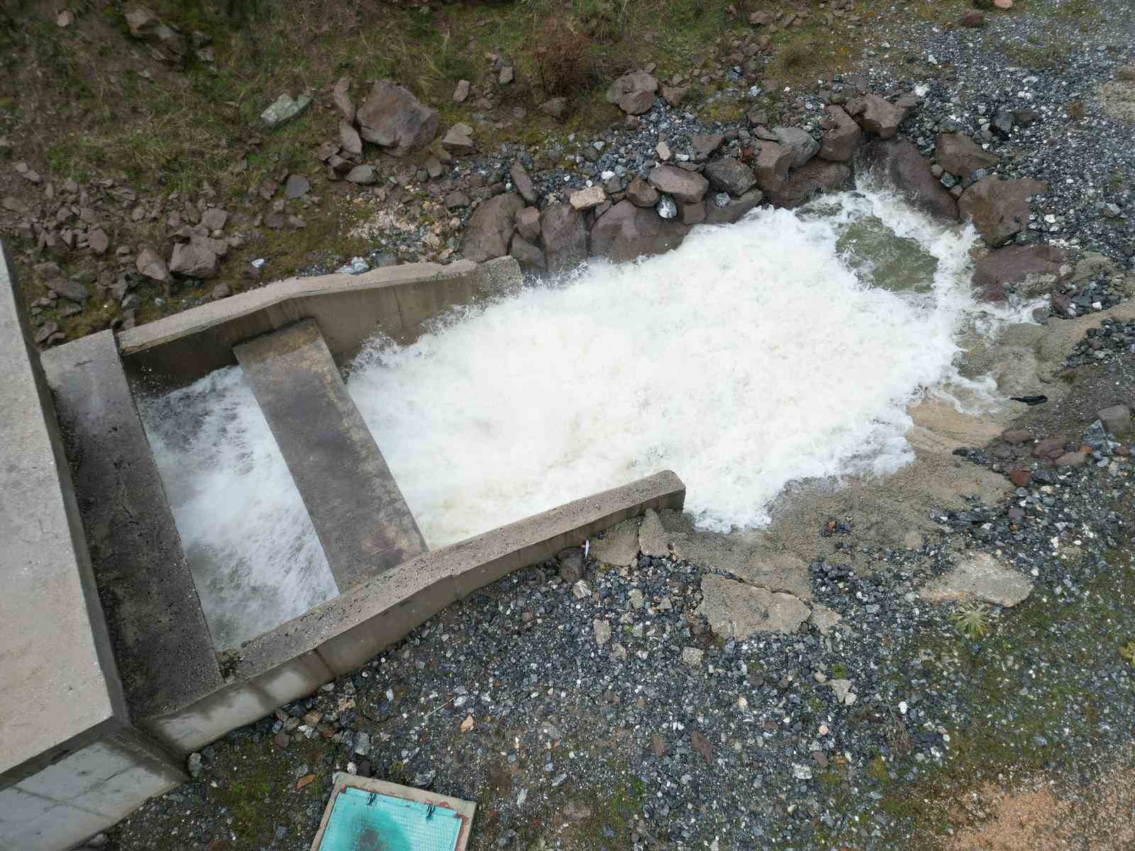 Eber Gölüne bir can suyu daha akmaya başladı
Eber Gölüne bir can suyu daha akmaya başladı