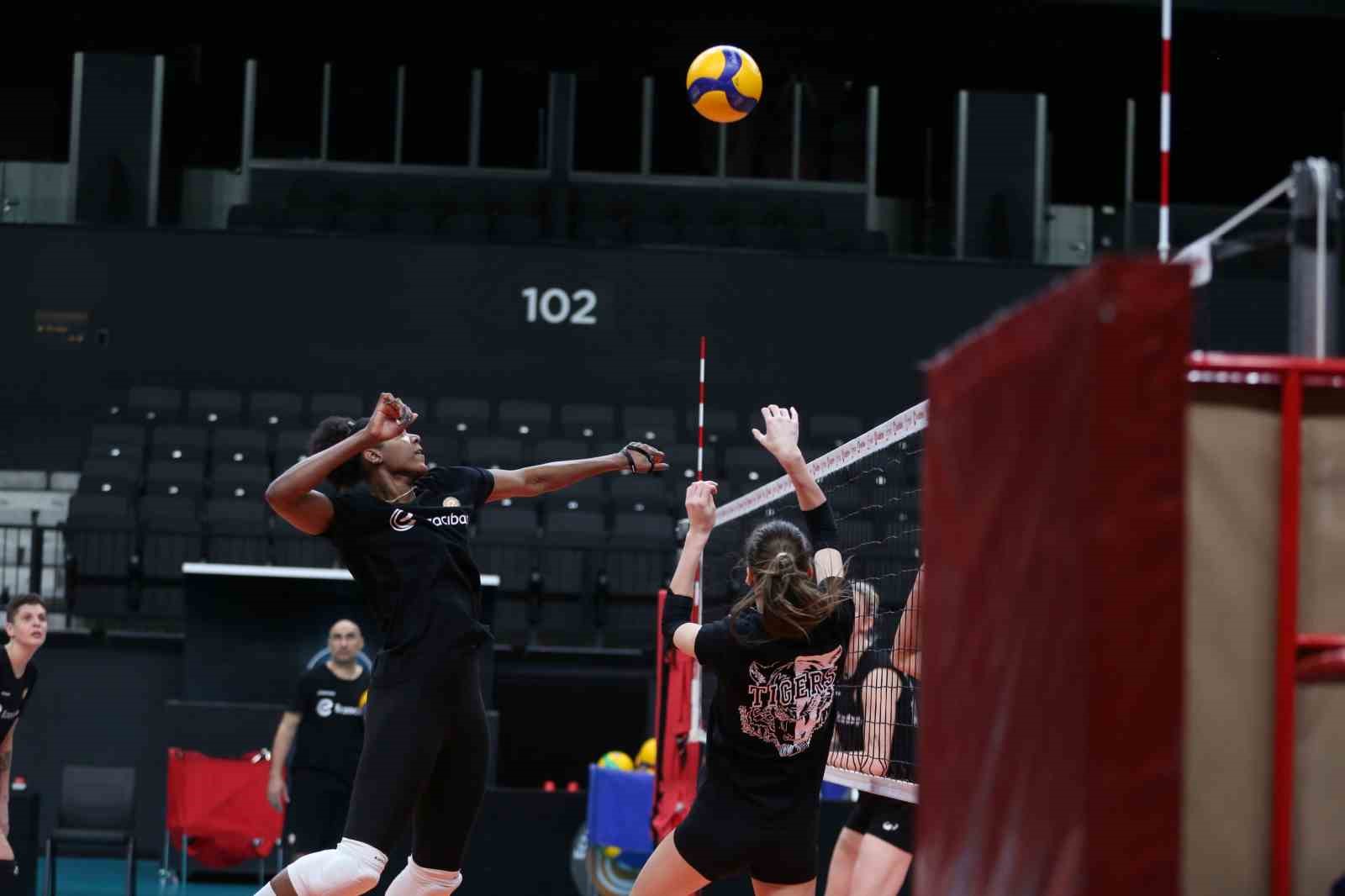 Eczacıbaşı Dynavit, Beşiktaş karşısında
