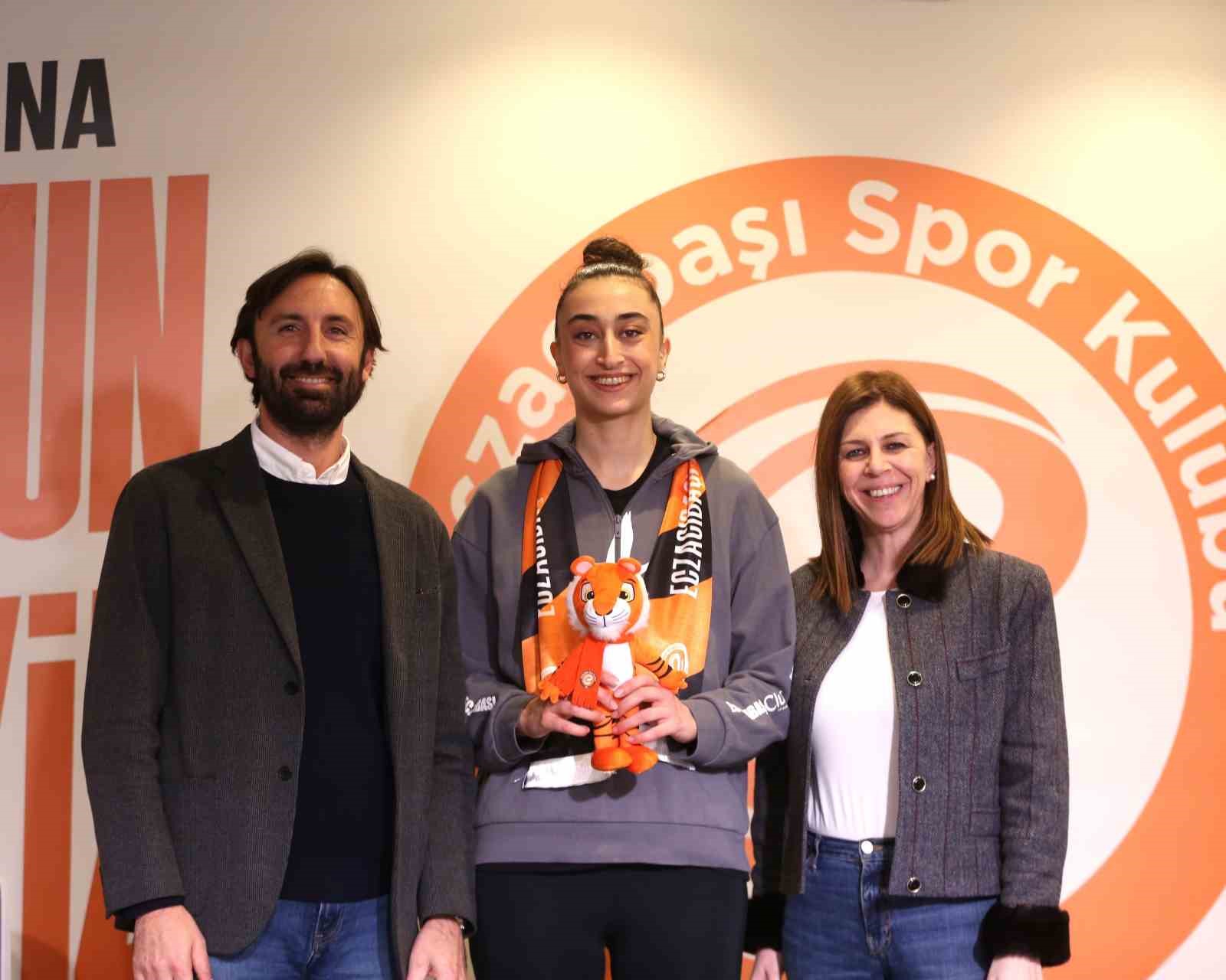 Eczacıbaşı Dynavit, Elif Şahin ile ’yola devam’ dedi
Eczacıbaşı Dynavit, Elif Şahin ile ’yola devam’ dedi