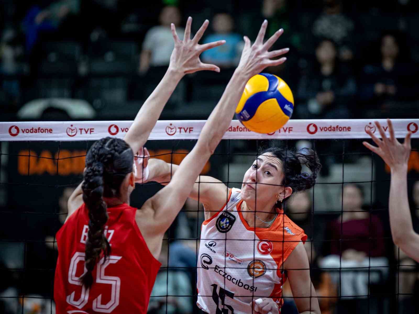 Eczacıbaşı Dynavit normal sezonu galibiyetle tamamladı
